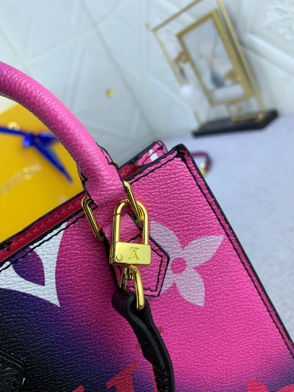 EN - Luxury Bags LUV 822