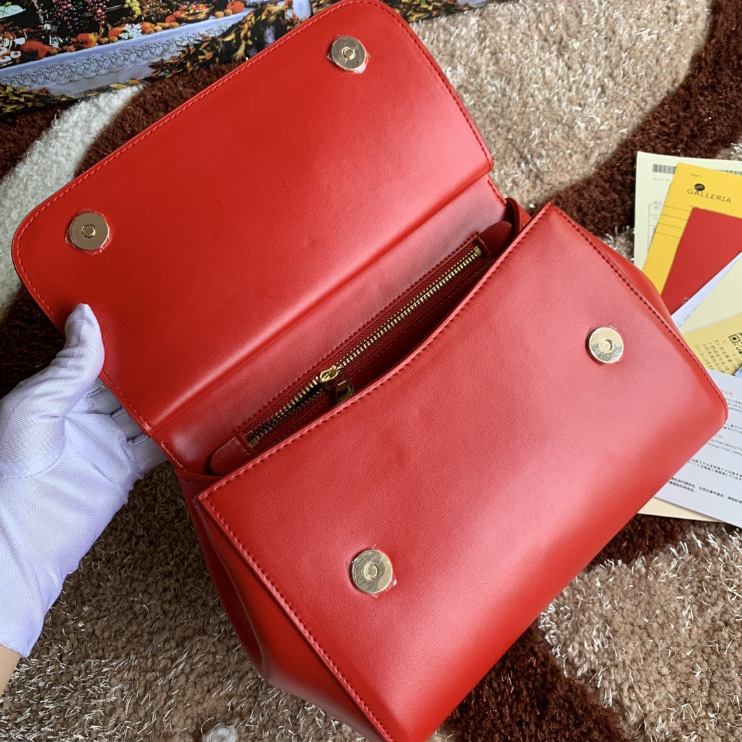 GLAMI MeGLAMIum GLAMI Handbag In Dauphine Red For Women 10.2in/26cm GLAMI