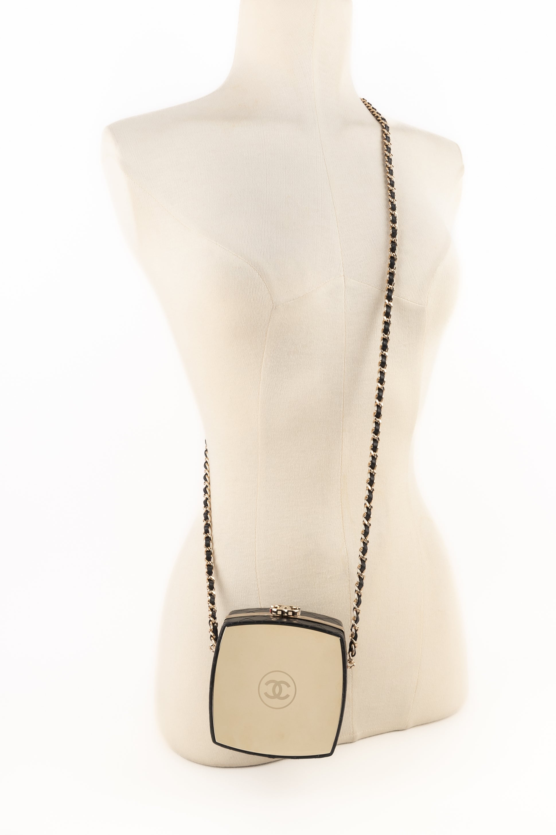 Sac minaudière "Poudre Compacte" Chanel 2021