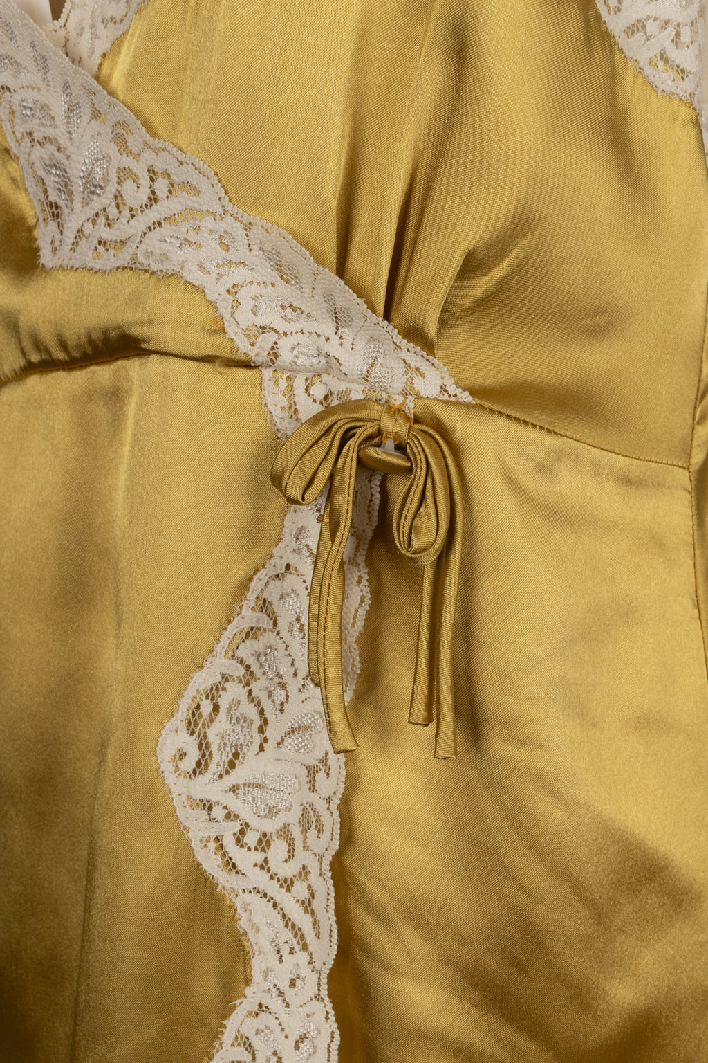 DÃƒÆ’Ã‚Â©shabillÃƒÆ’Ã‚Â© en satin  Nina Ricci