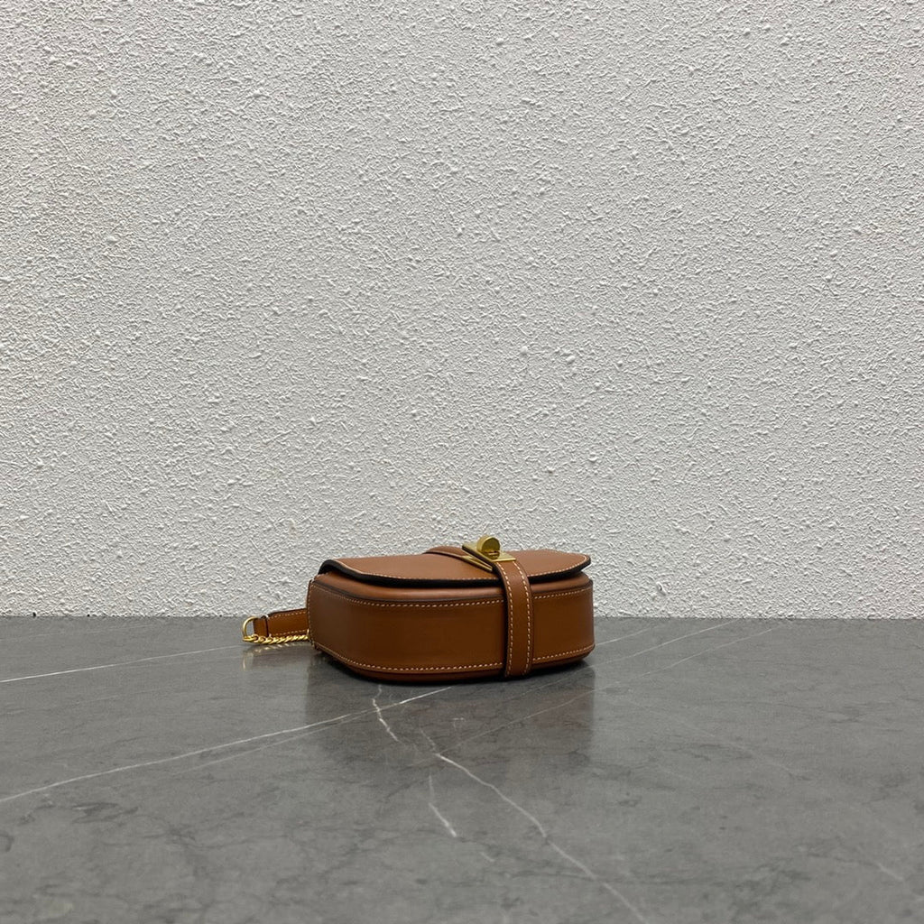 CE Small 16 Wallet On Chain Tan For Women 6in/14cm 10G453CQ7.04LU