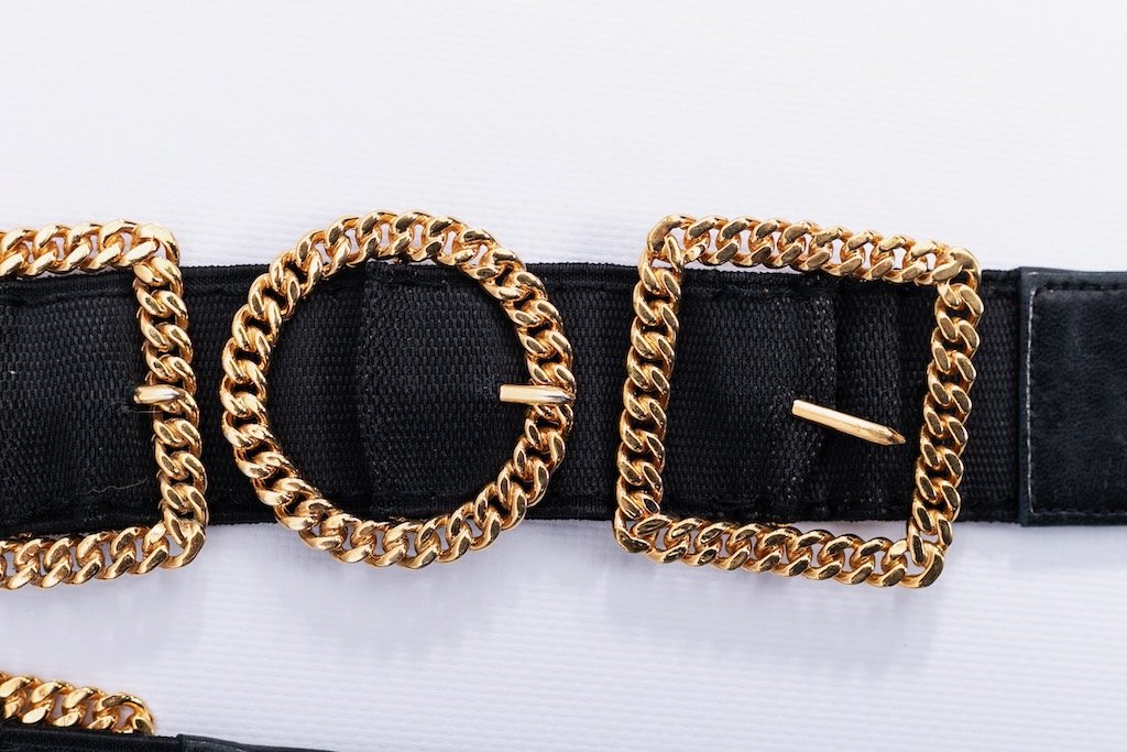 Ceinture noire et dorÃƒÆ’Ã‚Â©e Chanel