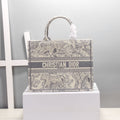 GLAMI MeGLAMIum Book Tote Gray, For Women, WomenÃ¢â‚¬â„¢s Handbags 14in/36cm CD M1296ZTDT_M932