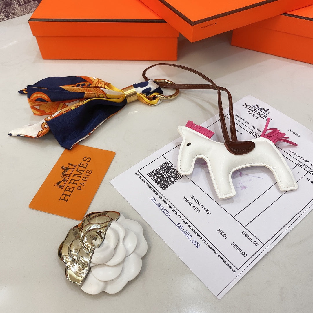 EN - Lux Keychains LUV 088