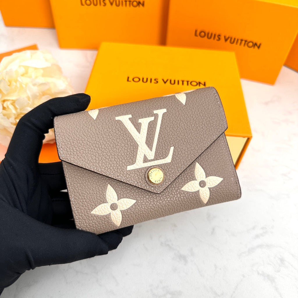 EN - New Arrival Wallet LUV 136