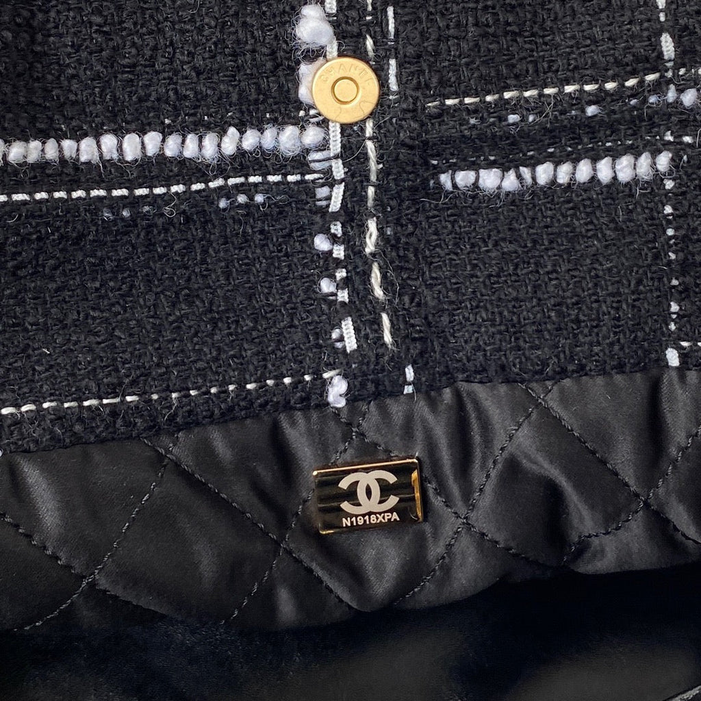 CHL 22 Handbag Gold Hardware Black For Women, Women’s Handbags, Shoulder Bags 18.3in/47cm AS3262 B08553 NJ058