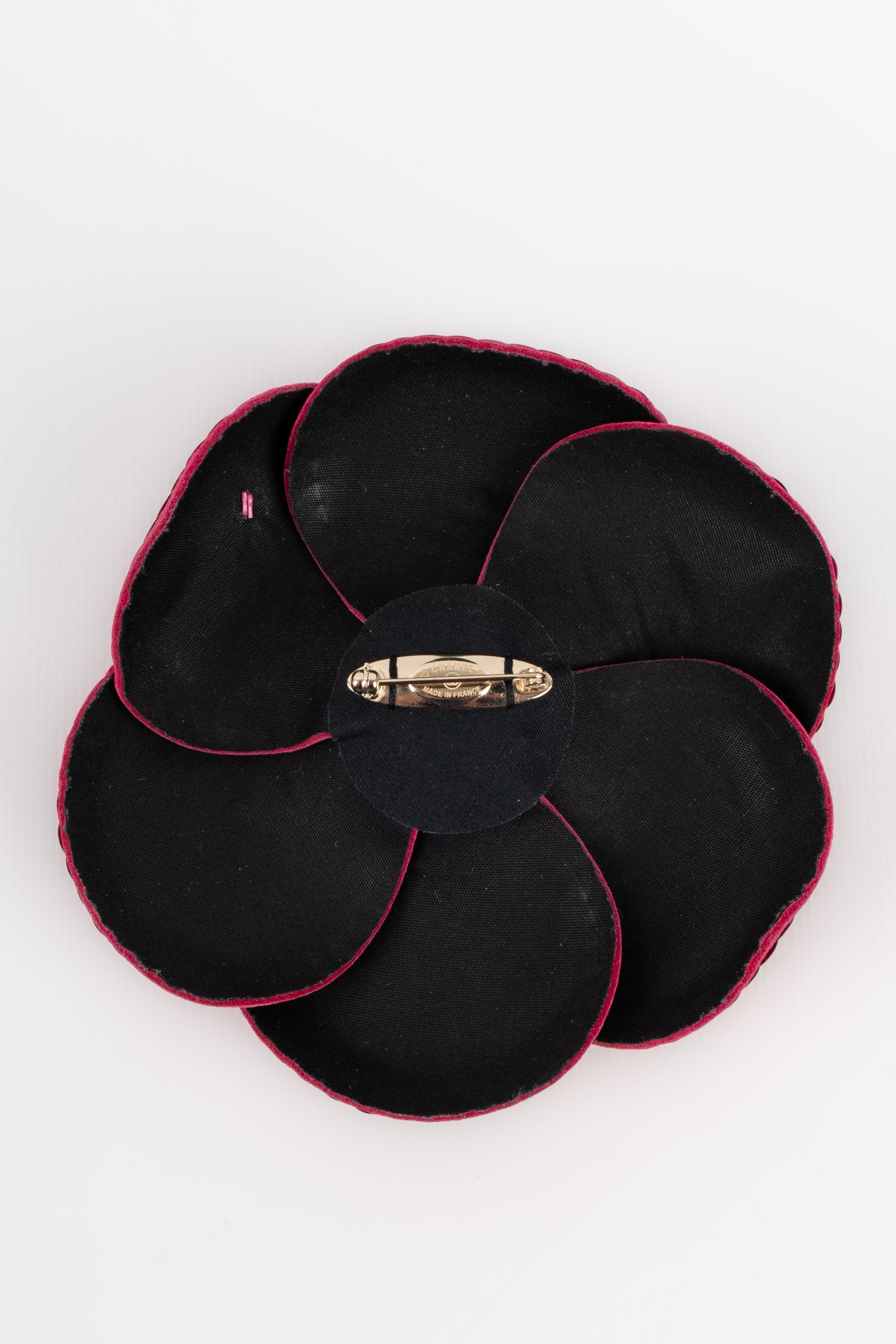 Broche camÃƒÆ’Ã‚Â©lia en cuir Chanel