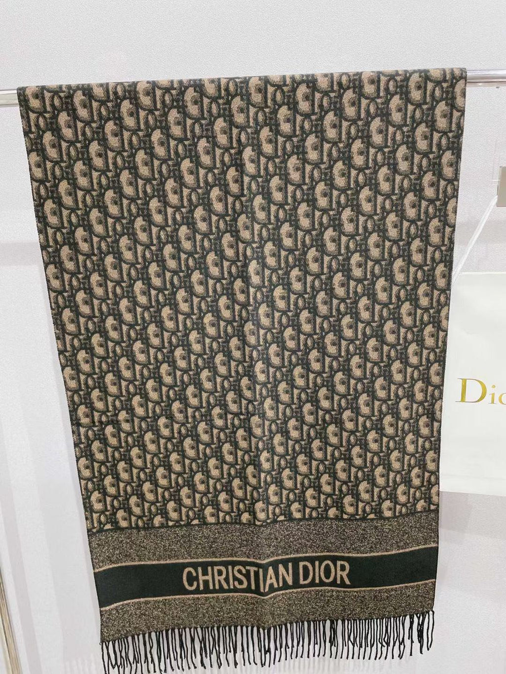 EN - Luxury  DIR Scarf 001