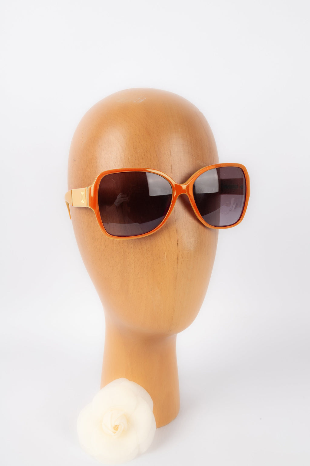 Lunettes de soleil oranges Chanel