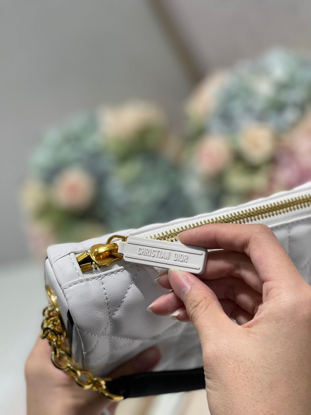 GLAMI Small Vibe Hobo Bag White Cannage, White Handbags, Crossbody Bags, 20cm CD M7200ONOA_M879