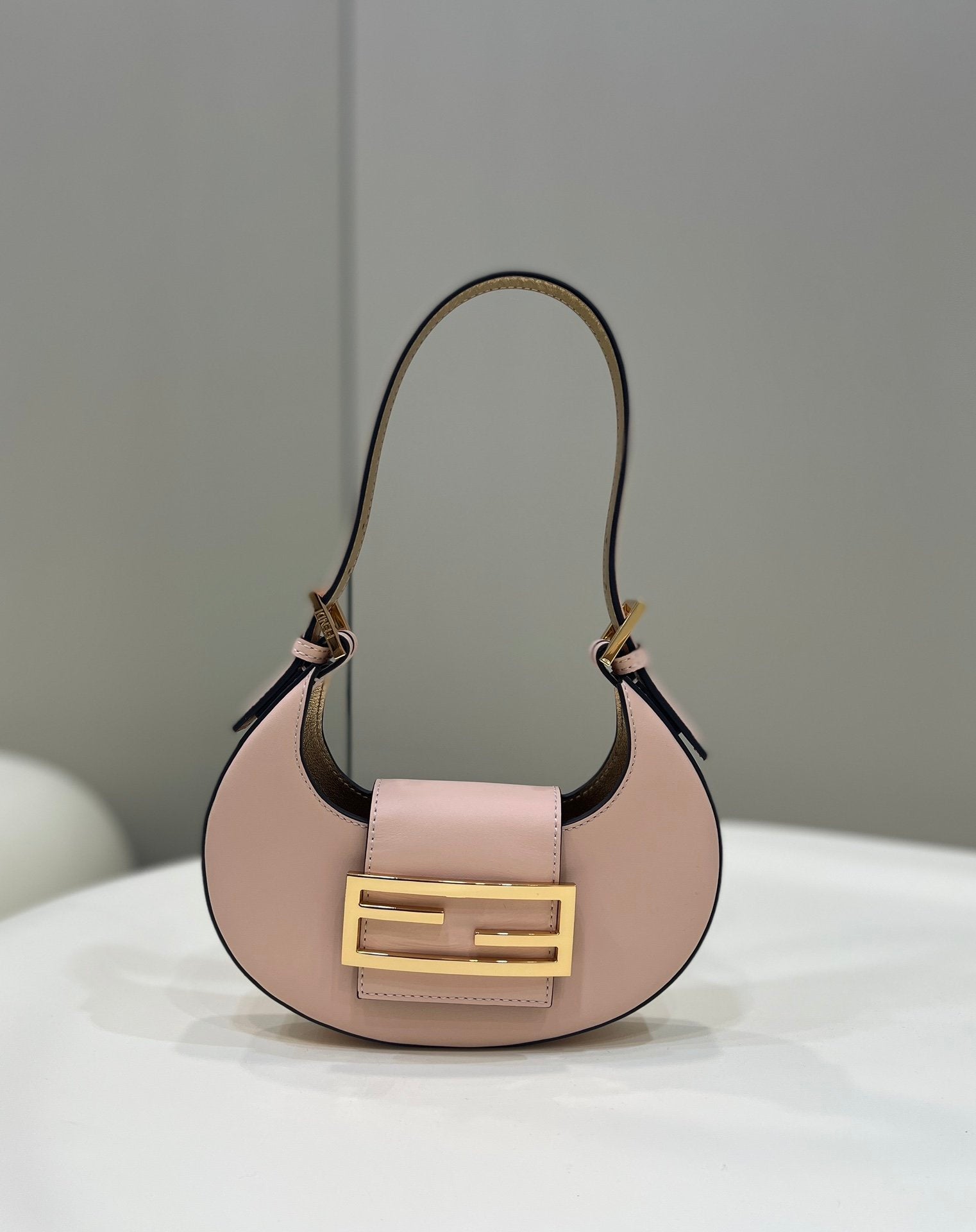 FI Cookie Pale Pink For Women, Handbags, Shoulder Bags 7.4in/19cm Pink FF 8BS065AAIWF14N1