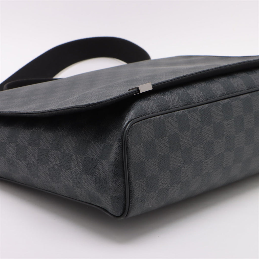 Louis Vuitton Damier Graphite District GM N41030