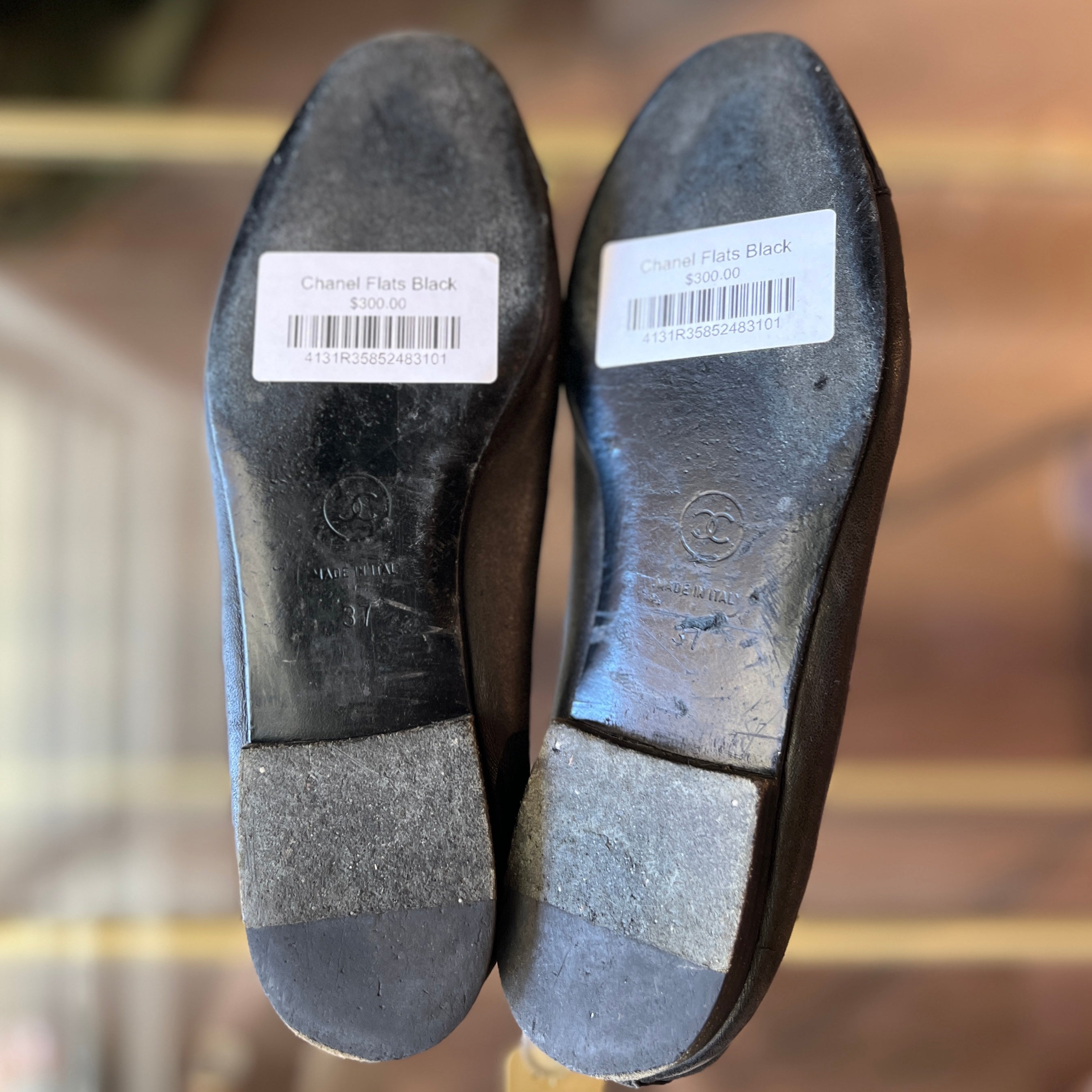 CHANEL CC Black Leather Ballet Flats SZ 37