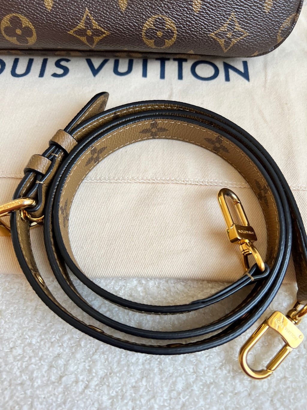 Louis Vuitton Pochette Metis Reverse Monogram (RRP £1,970)