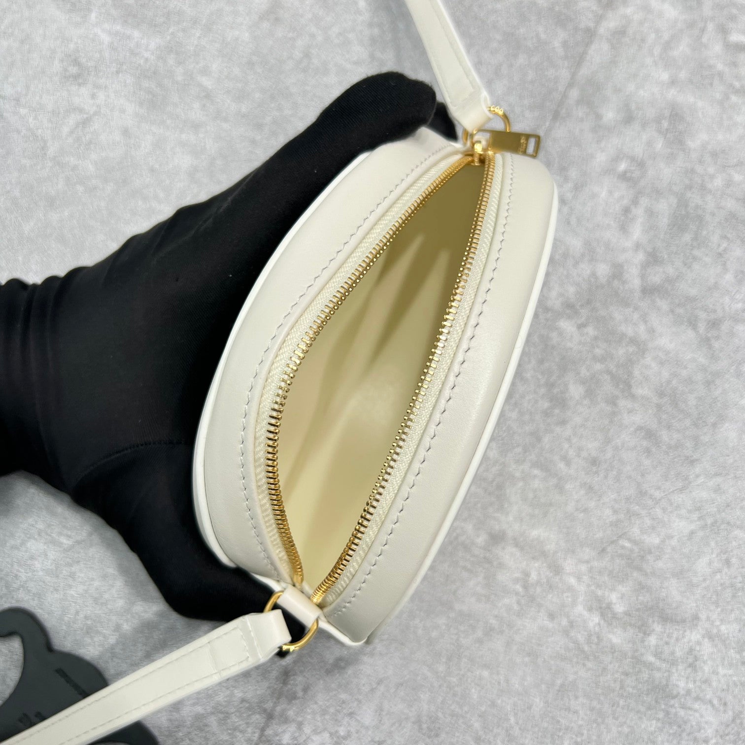 GLAMI Crossbody Oval Purse Cuir Triomphe White For Women 6in/16cm
