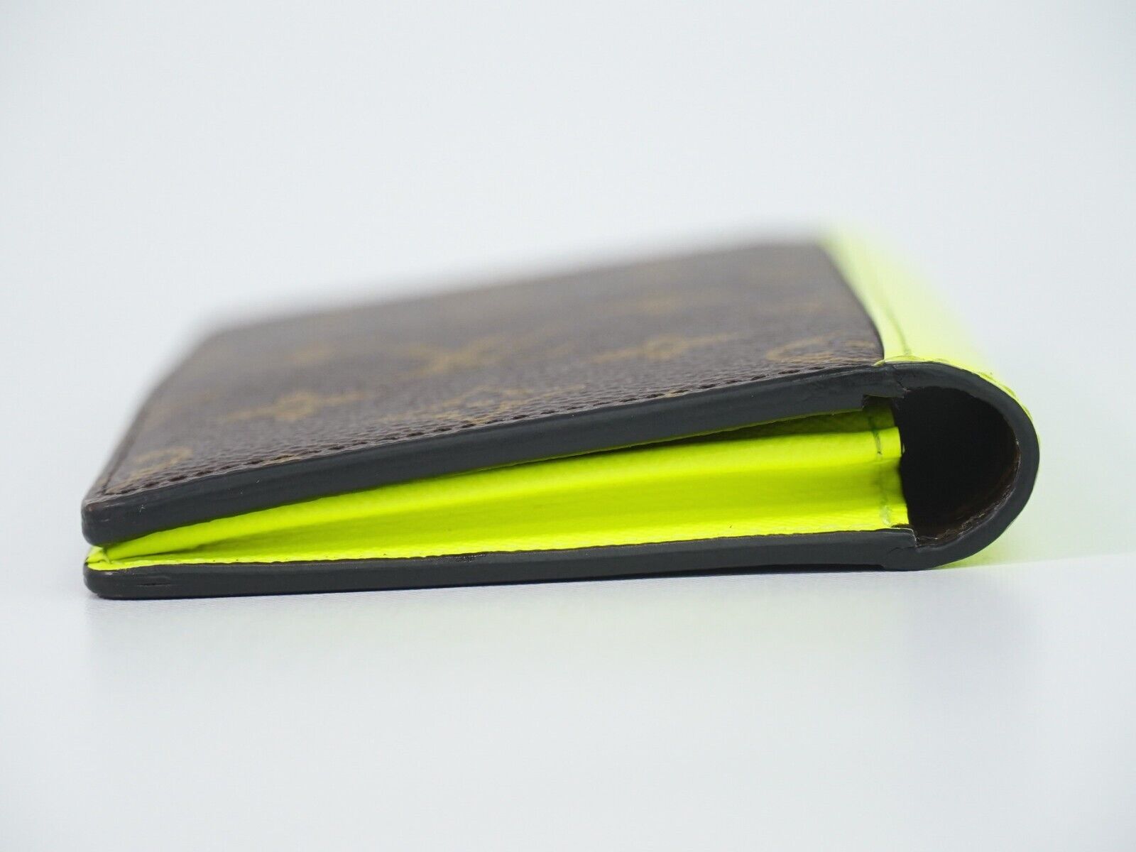 Louis Vuitton Portefeuille Brazza  Canvas Wallet  ()