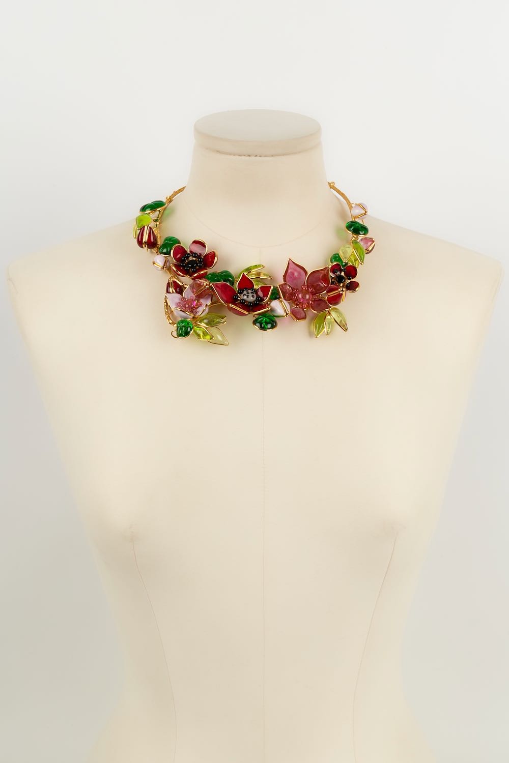 Collier Augustine