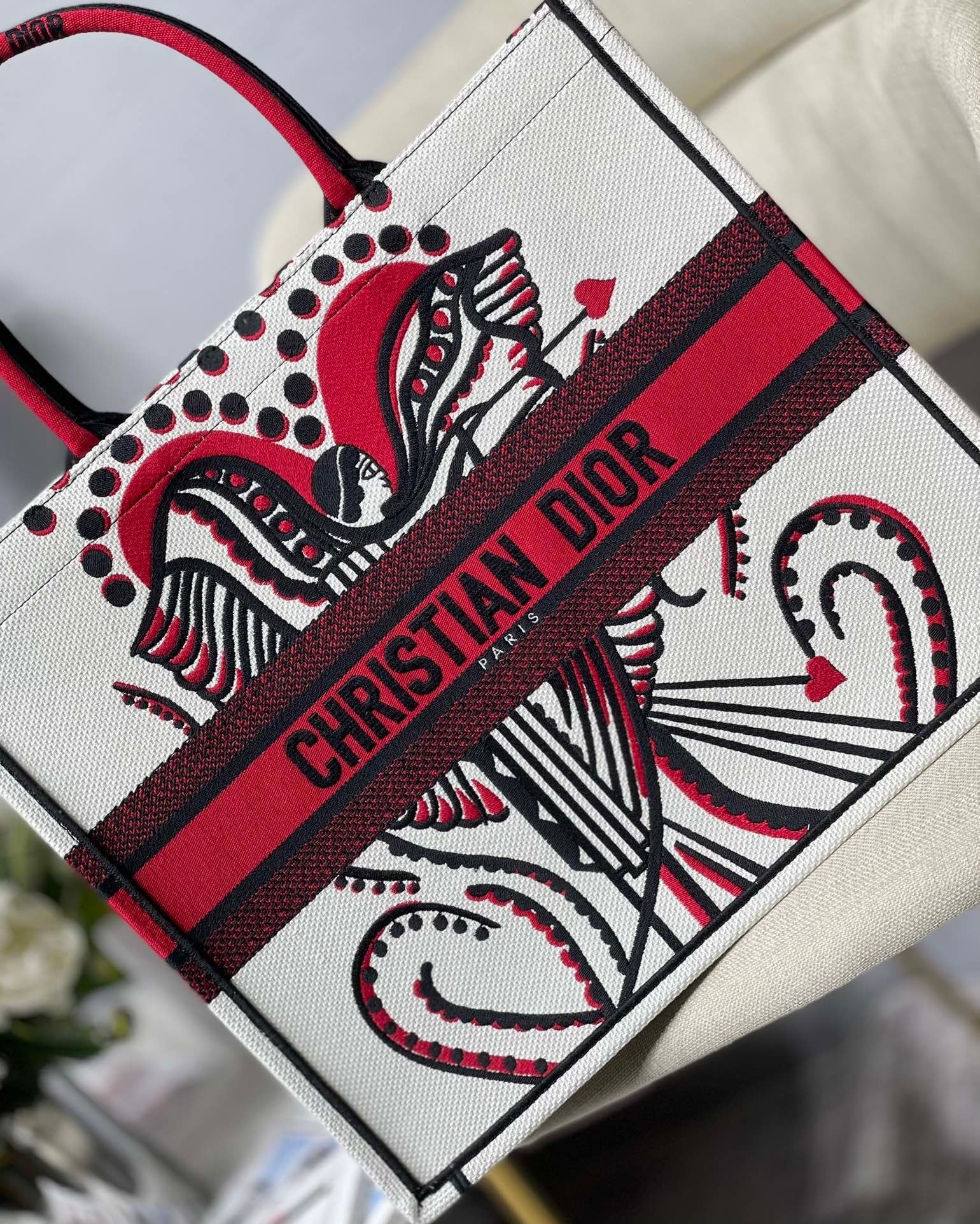 GLAMI MeGLAMIum Book Tote Latte Multicolor Cupidon Embroidery, Red/White, For Women WomenÃ¢â‚¬â„¢s Handbags, 41cm CD M1296ZTQG_M941