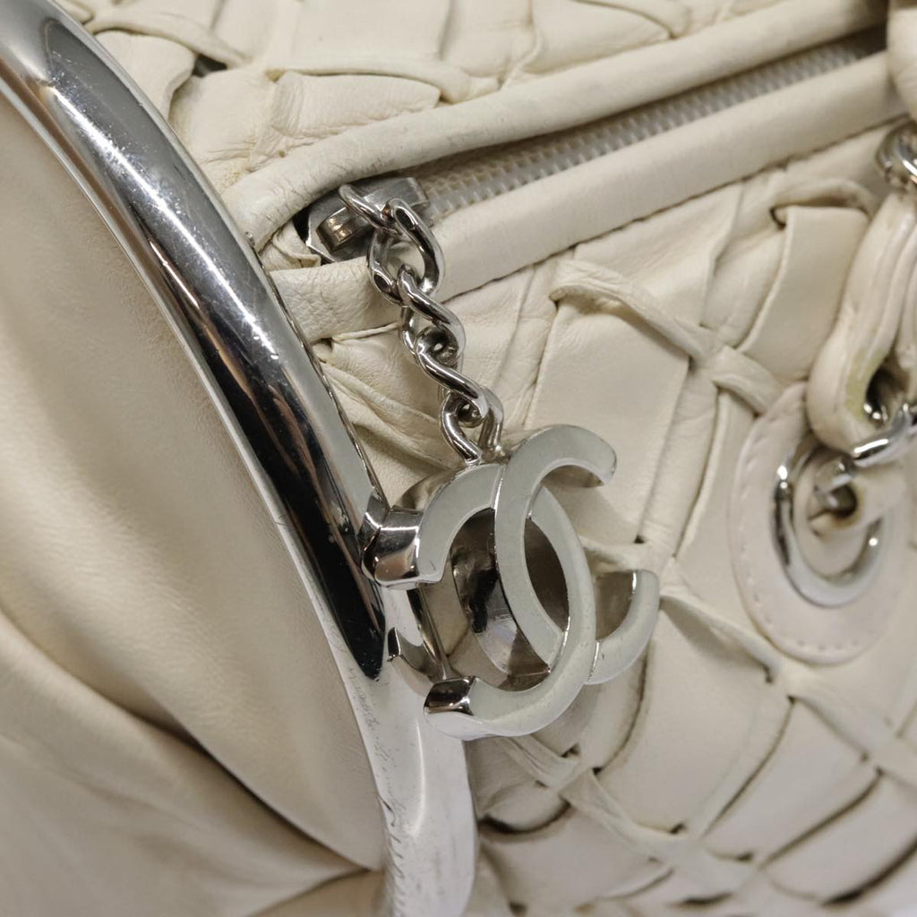 CHANEL Chain Shoulder Bag Leather White CC 93890