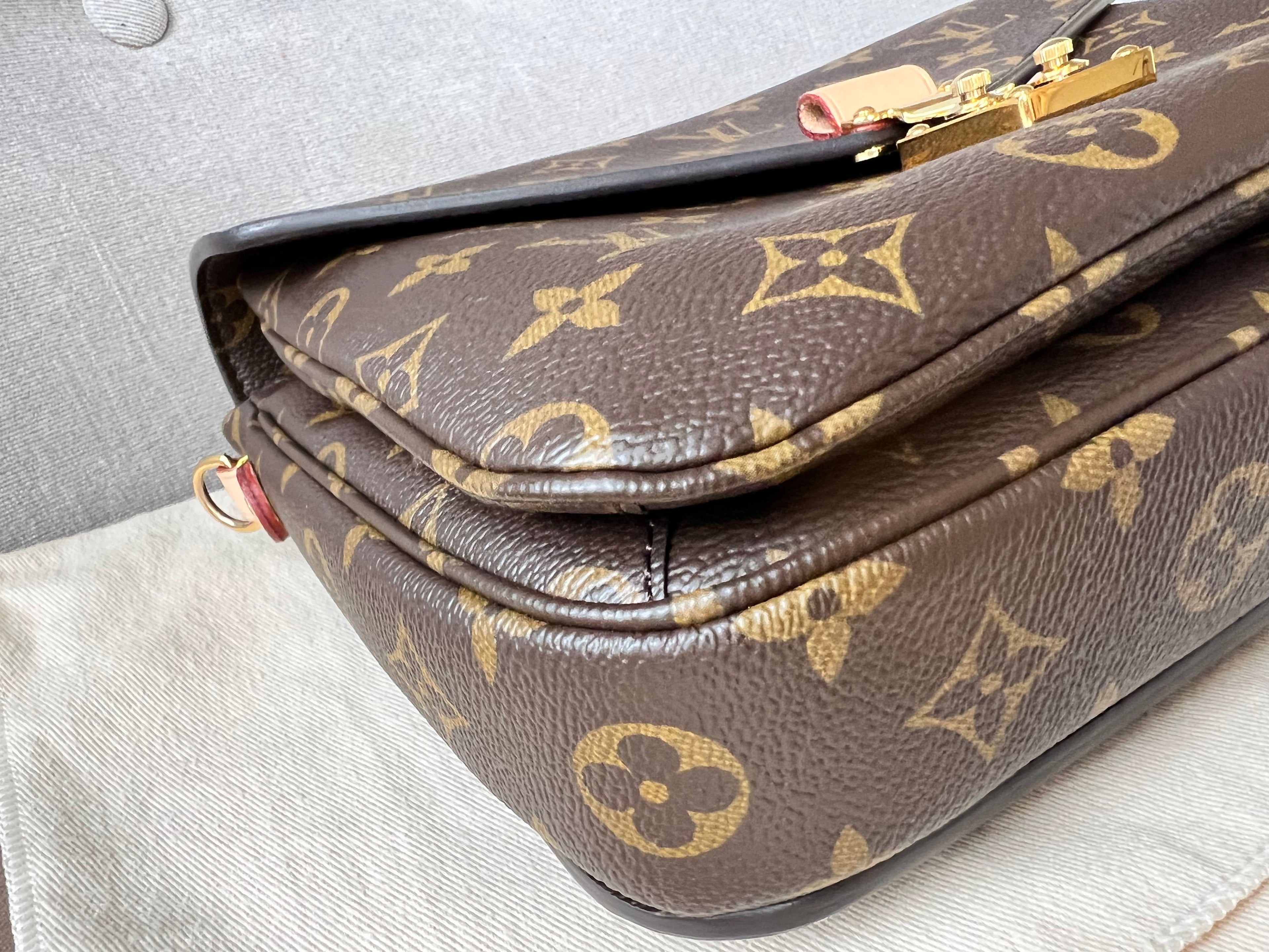 Louis Vuitton Pochette Metis Monogram (RRP £1,970)