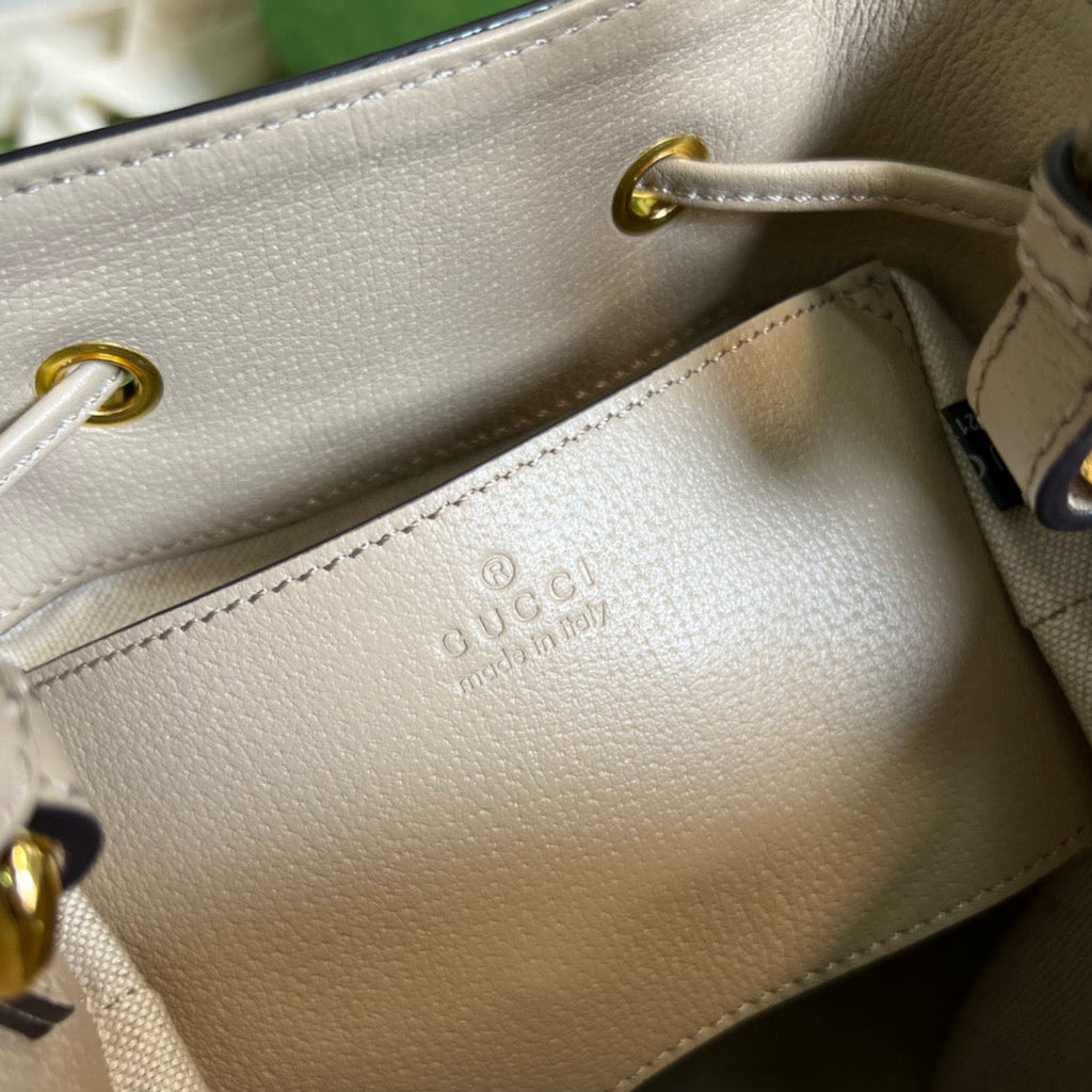 Glami OphiGLAMIa Small Glami Bucket Bag White For Women, Women’s Bags 10in/25cm Glami Ã¢â‚¬Å½
