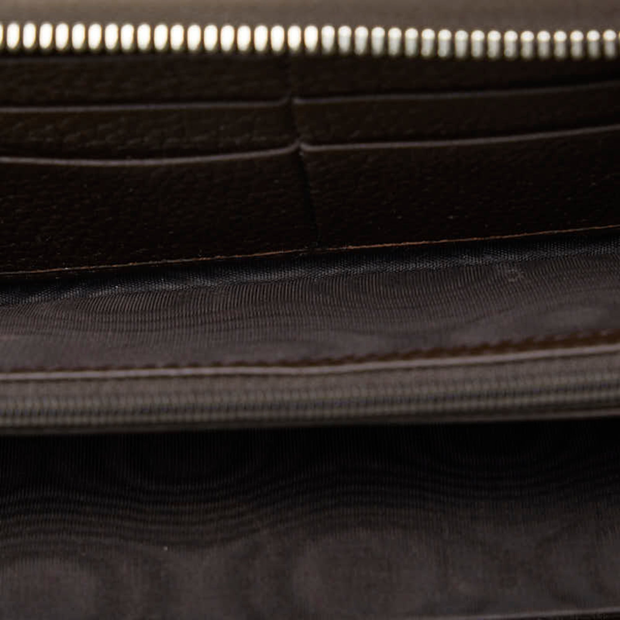 Gucci Zip around