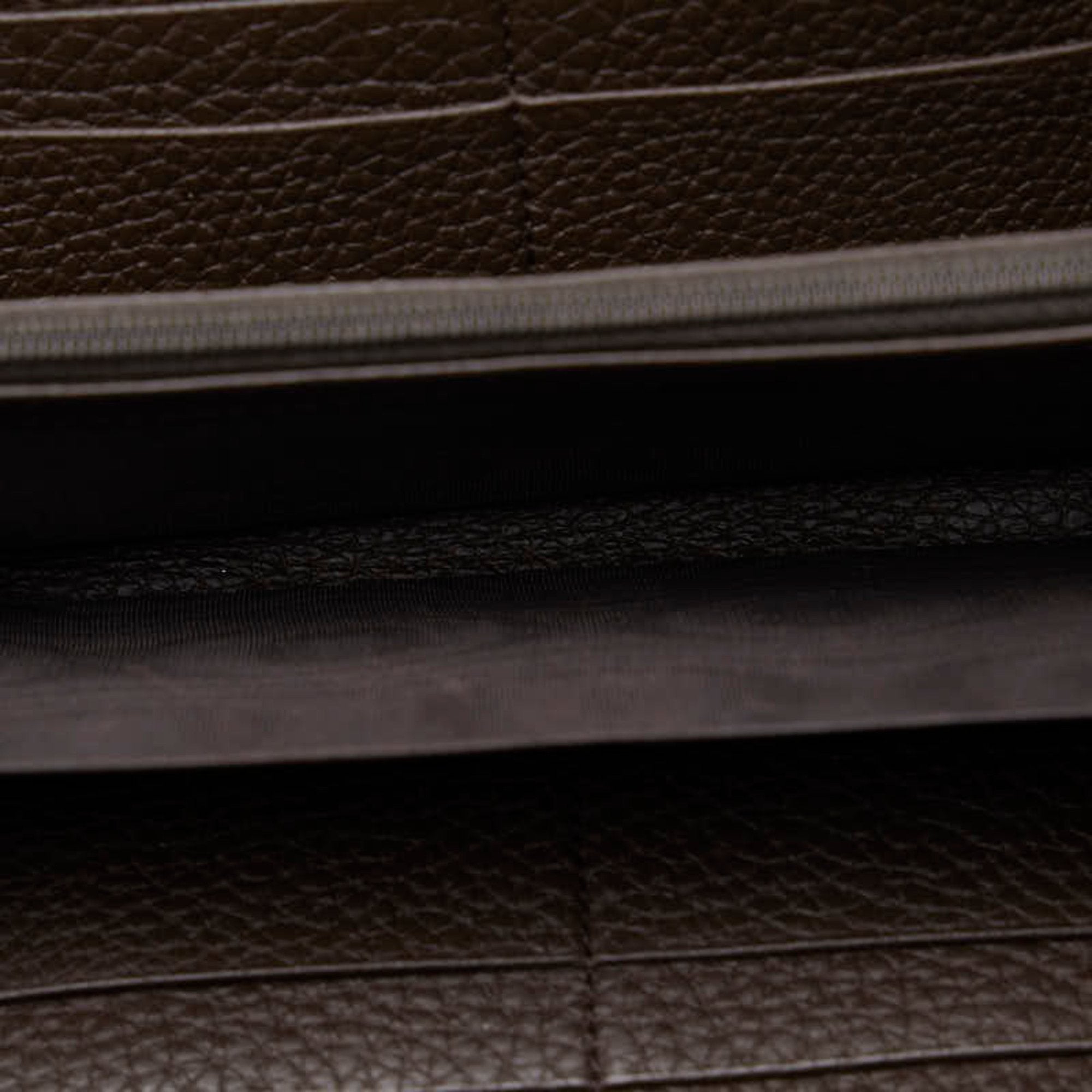 Gucci Zip around