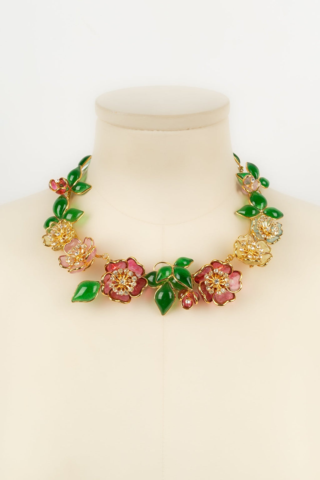 Collier Augustine