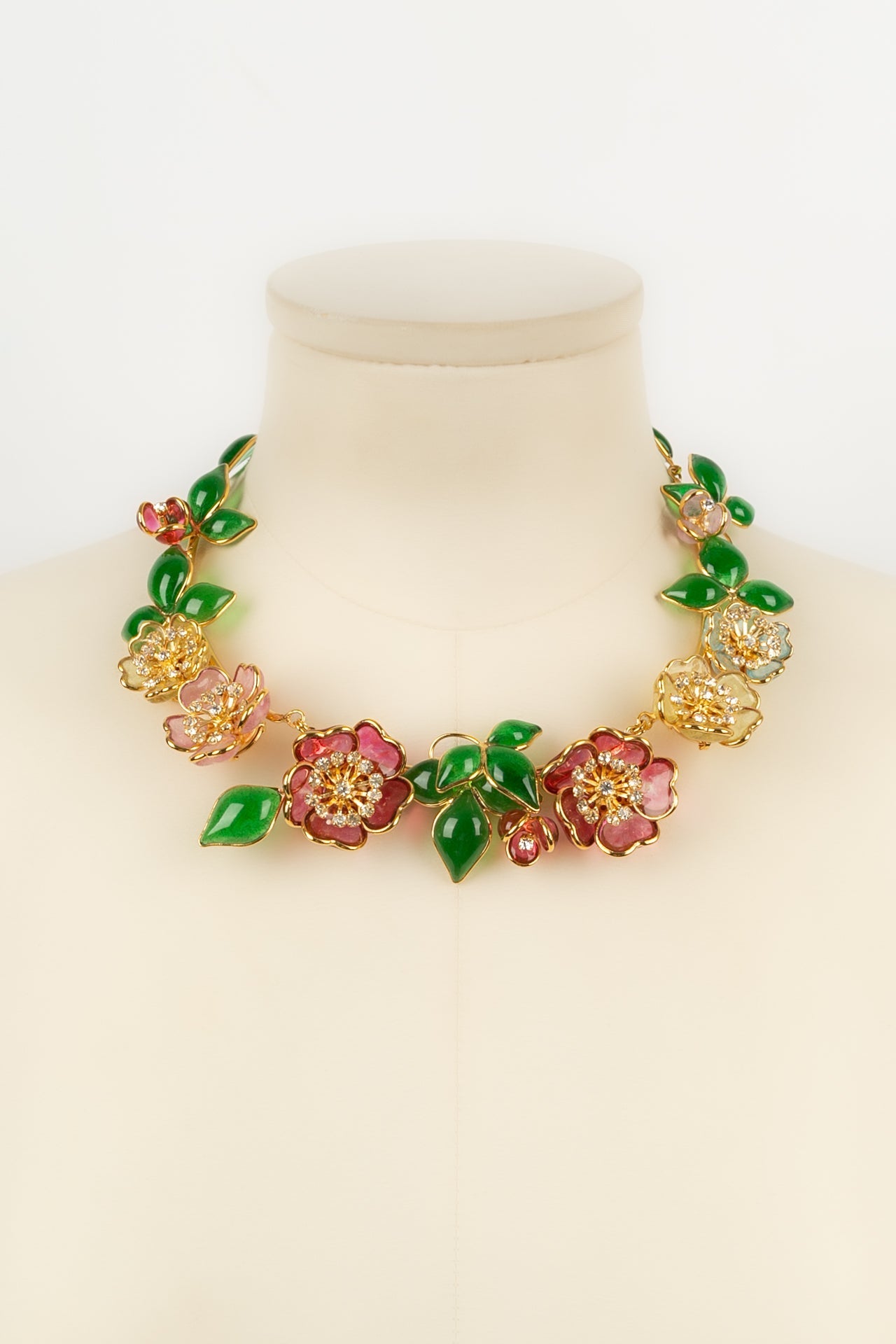 Collier Augustine