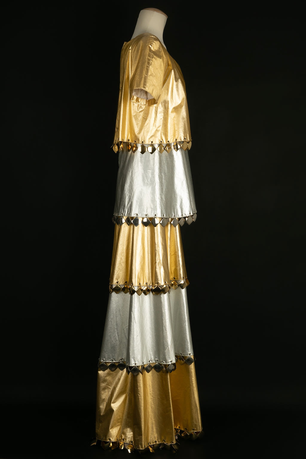 Robe dorÃƒÆ’Ã‚Â©e et argentÃƒÆ’Ã‚Â©e Paco Rabanne
