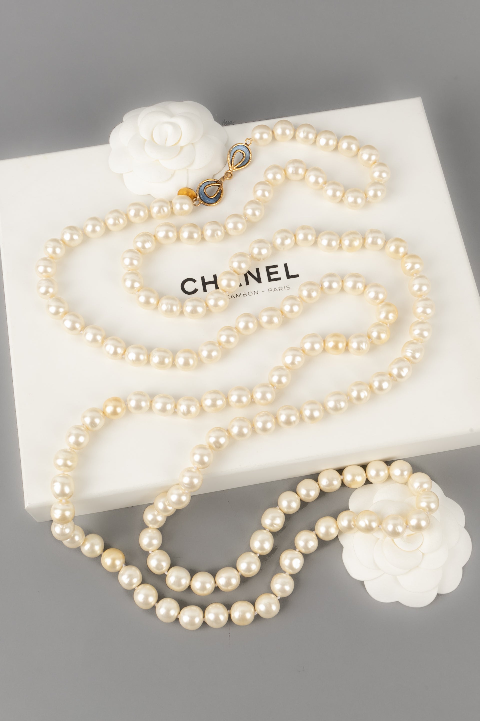 Collier / sautoir de perles nacrÃƒÆ’Ã‚Â©es Chanel