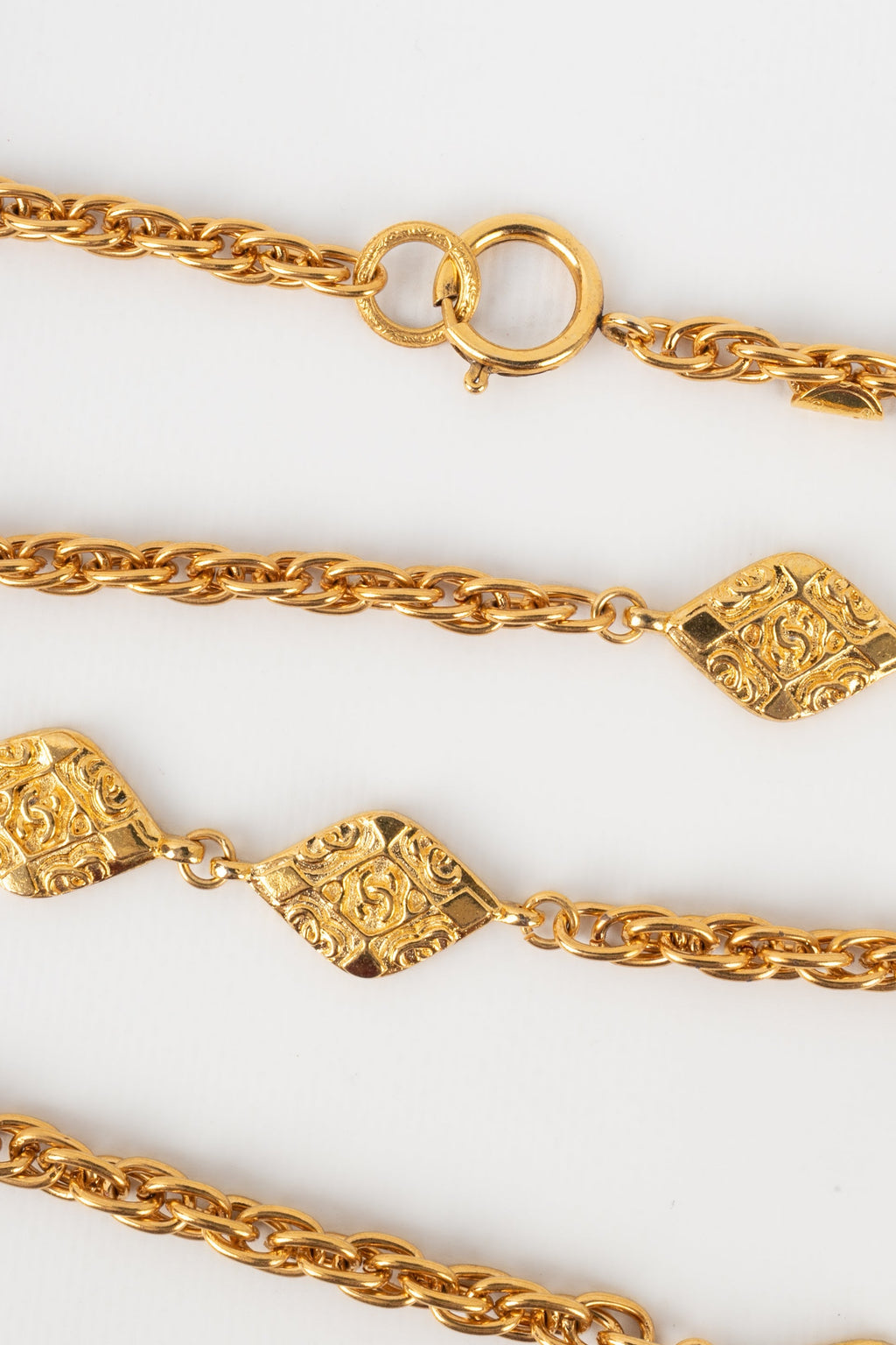 Collier / sautoir en mÃƒÆ’Ã‚Â©tal dorÃƒÆ’Ã‚Â© Chanel