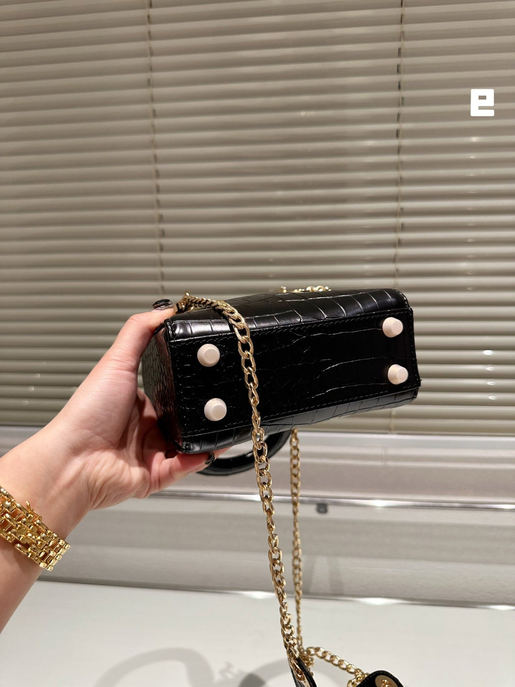 EN - Luxury Bags DIR 369