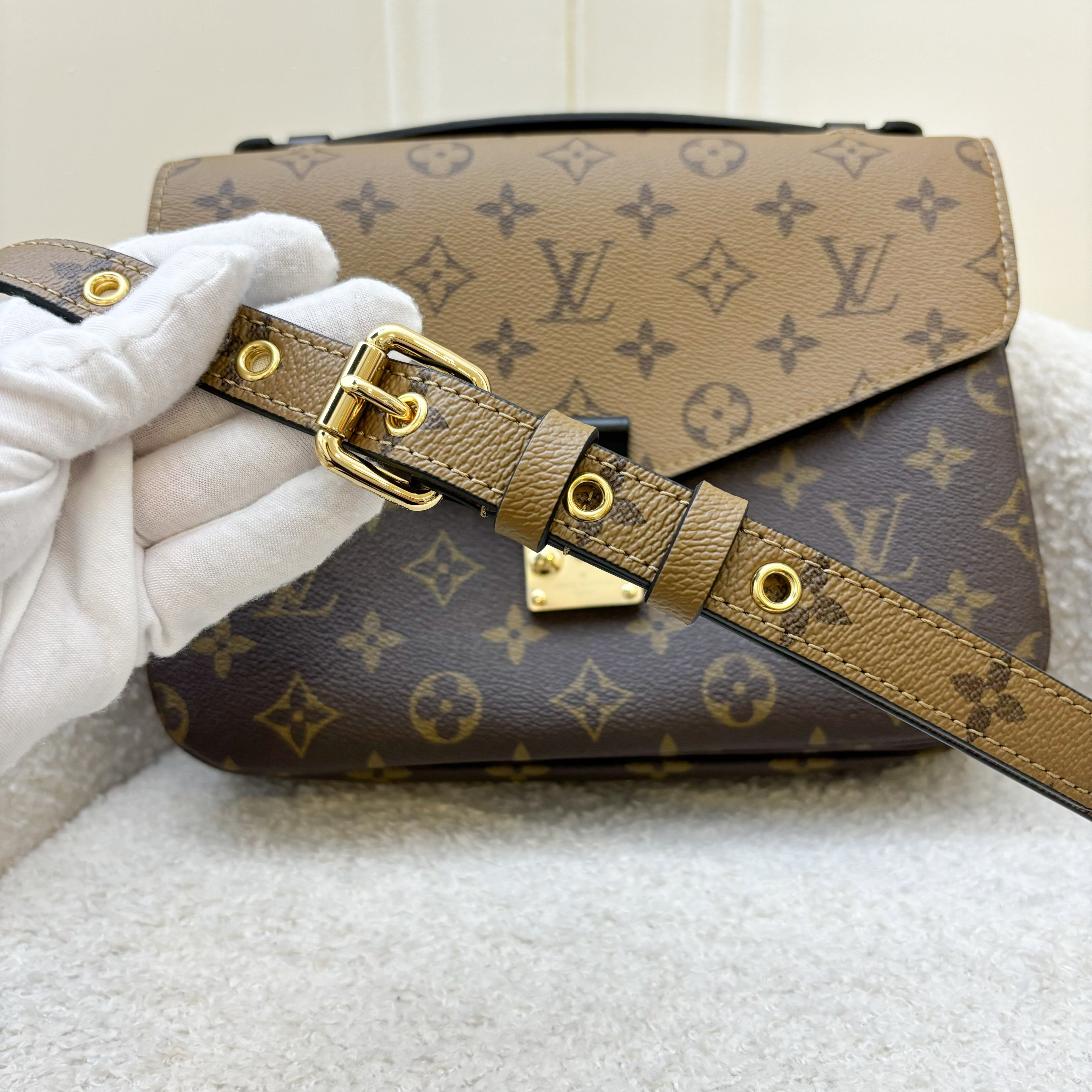 LV Pochette Metis in Reverse Monogram Canvas, Black Leather and GHW