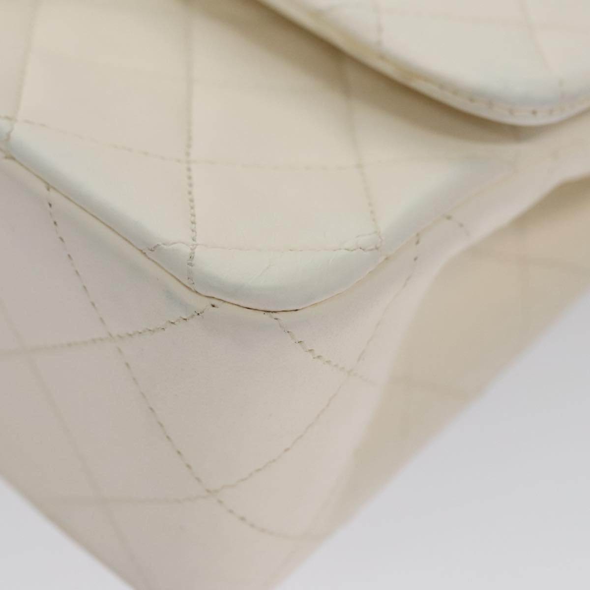 CHANEL Matelasse Chain Shoulder Bag Leather White Gold CC 96085