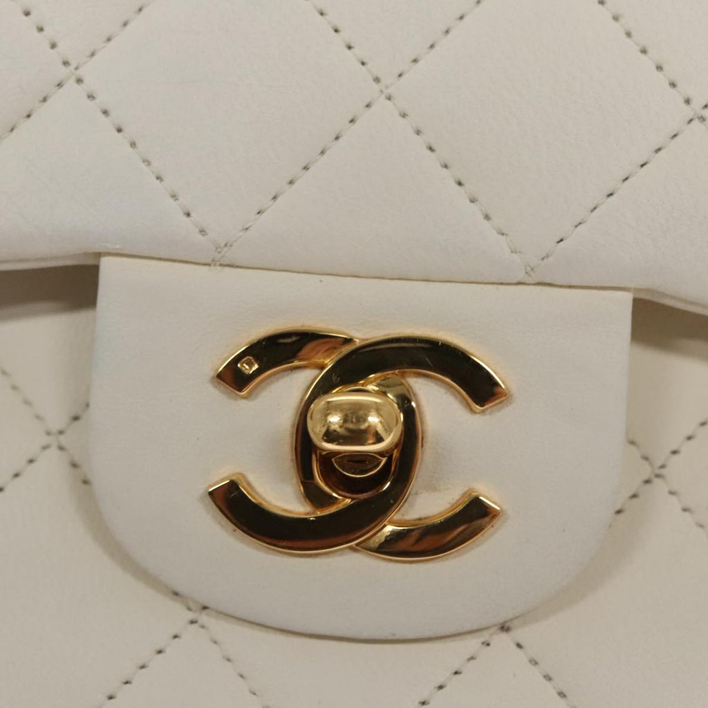 CHANEL Matelasse Chain Shoulder Bag Leather White Gold CC 96085