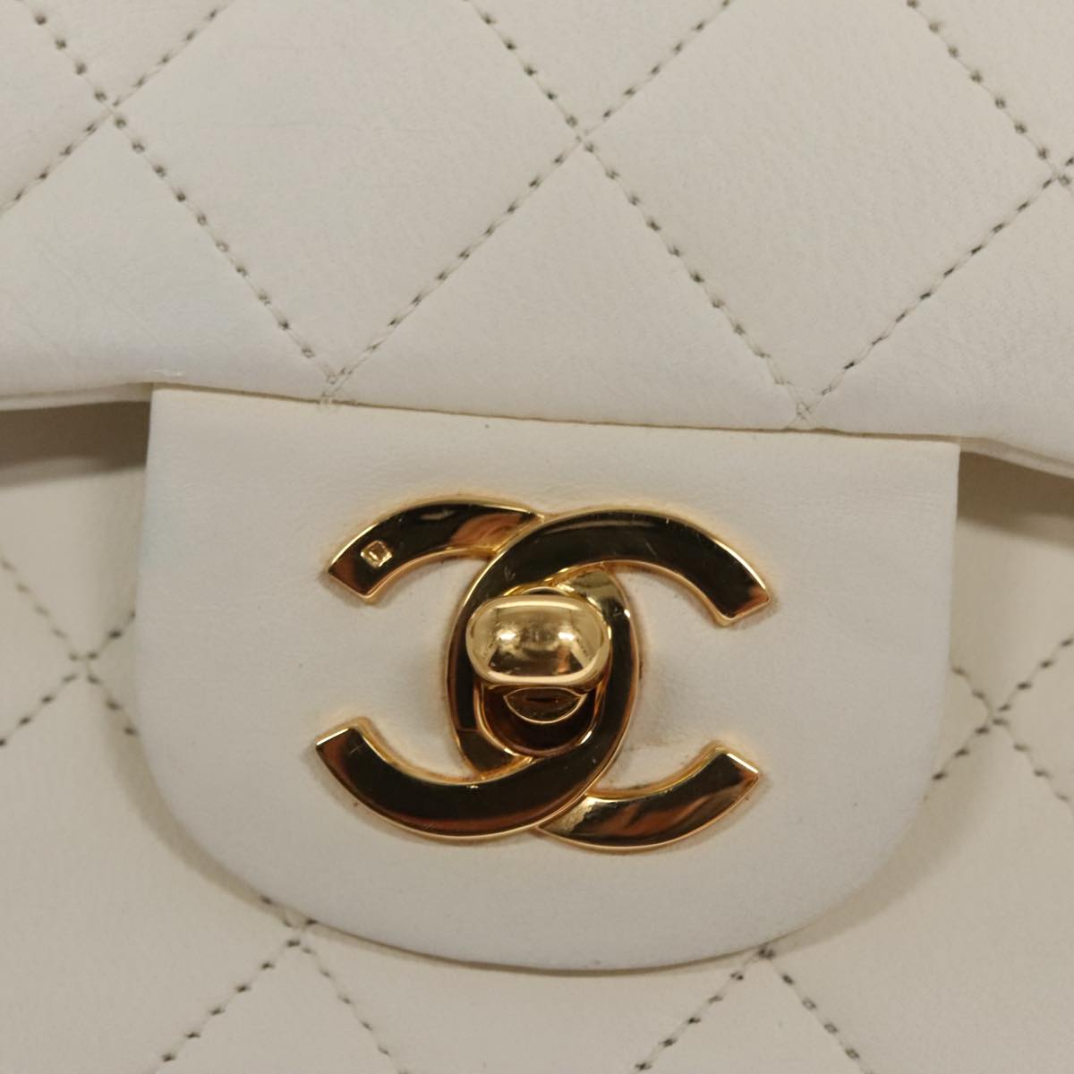 CHANEL Matelasse Chain Shoulder Bag Leather White Gold CC 96085