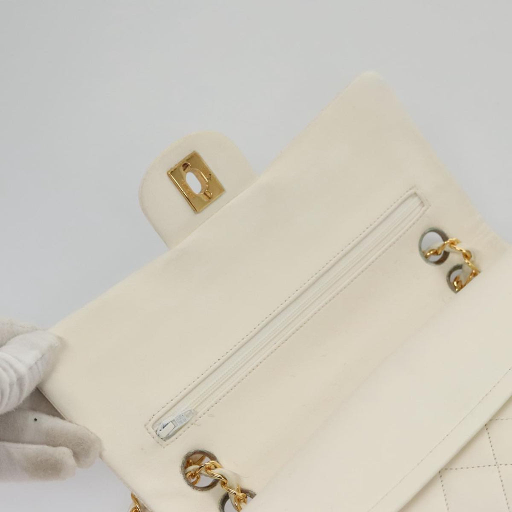 CHANEL Matelasse Chain Shoulder Bag Leather White Gold CC 96085