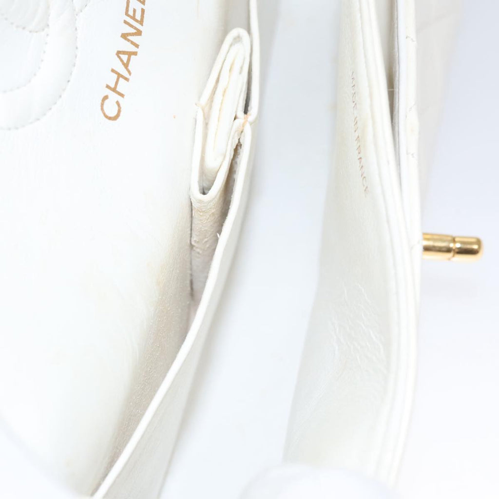 CHANEL Matelasse Chain Shoulder Bag Leather White Gold CC 96085