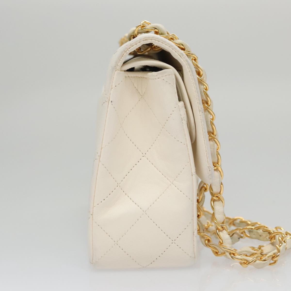 CHANEL Matelasse Chain Shoulder Bag Leather White Gold CC 96085