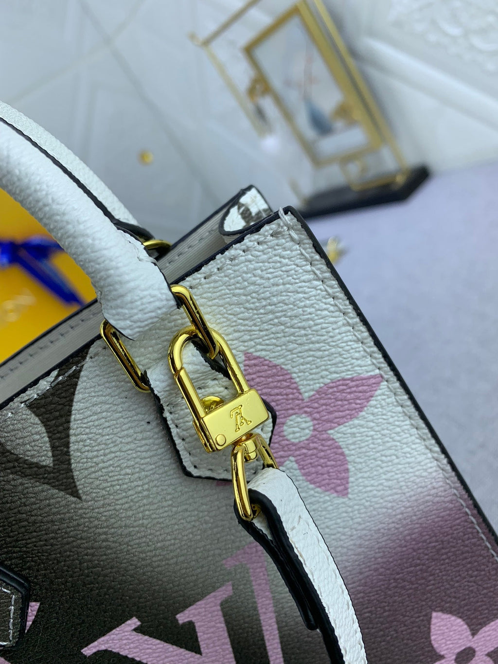 EN - Luxury Bags LUV 823