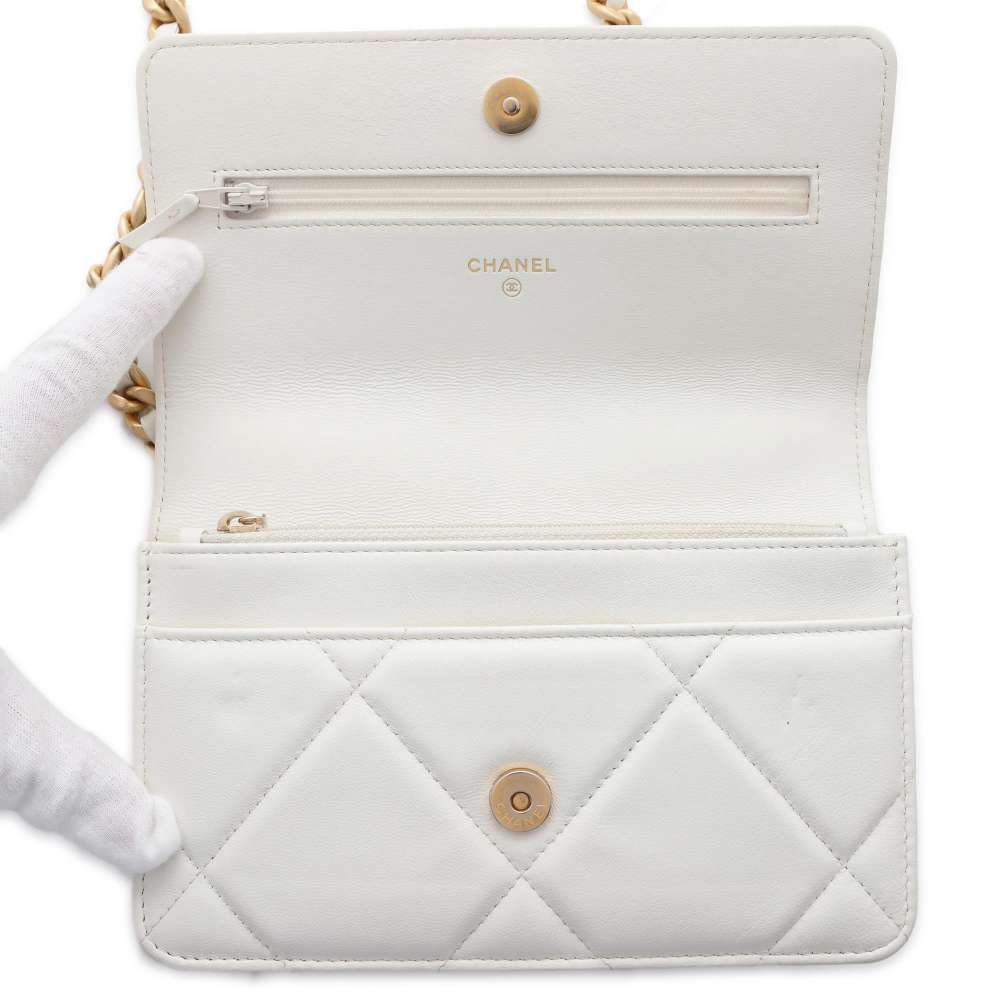 CHANEL 19 Chain wallet WhiteAP0957 Lambskin