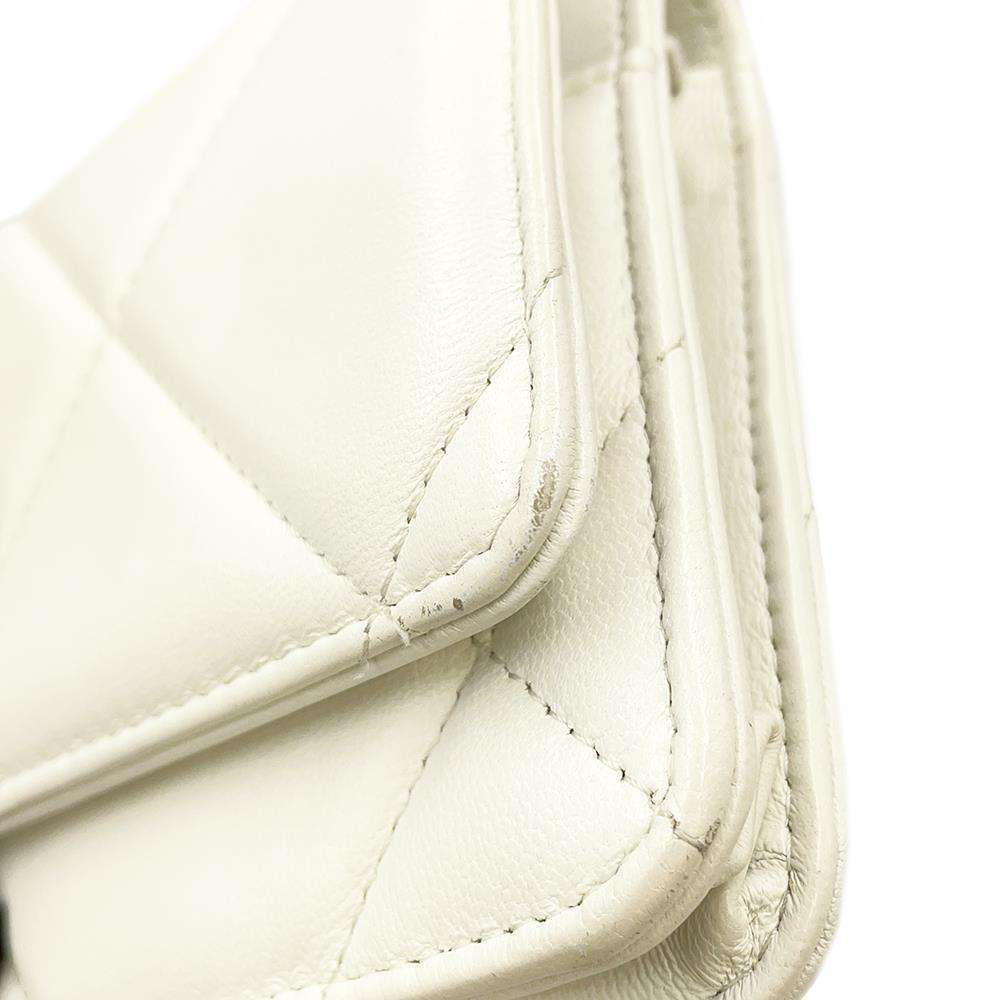 CHANEL 19 Chain wallet WhiteAP0957 Lambskin