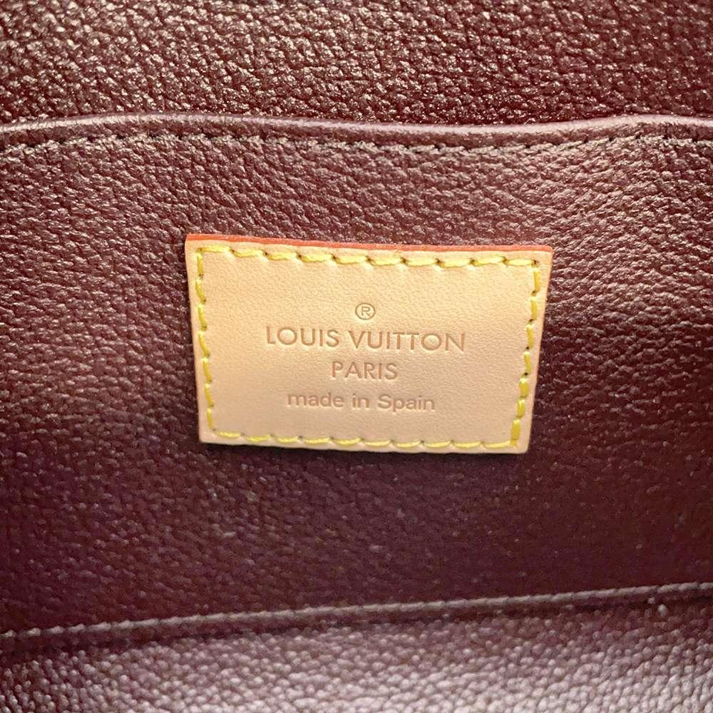 LOUIS VUITTON Pochette Cosmetic Amarante M91495 Monogram Vernis Leather