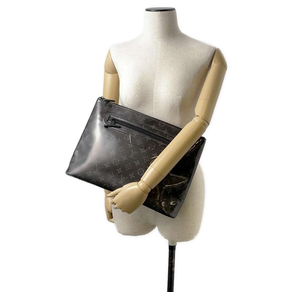 LOUIS VUITTON Pochette Cosmos Isetan Limited Noir M63373 Monogram Eclipse Glaze