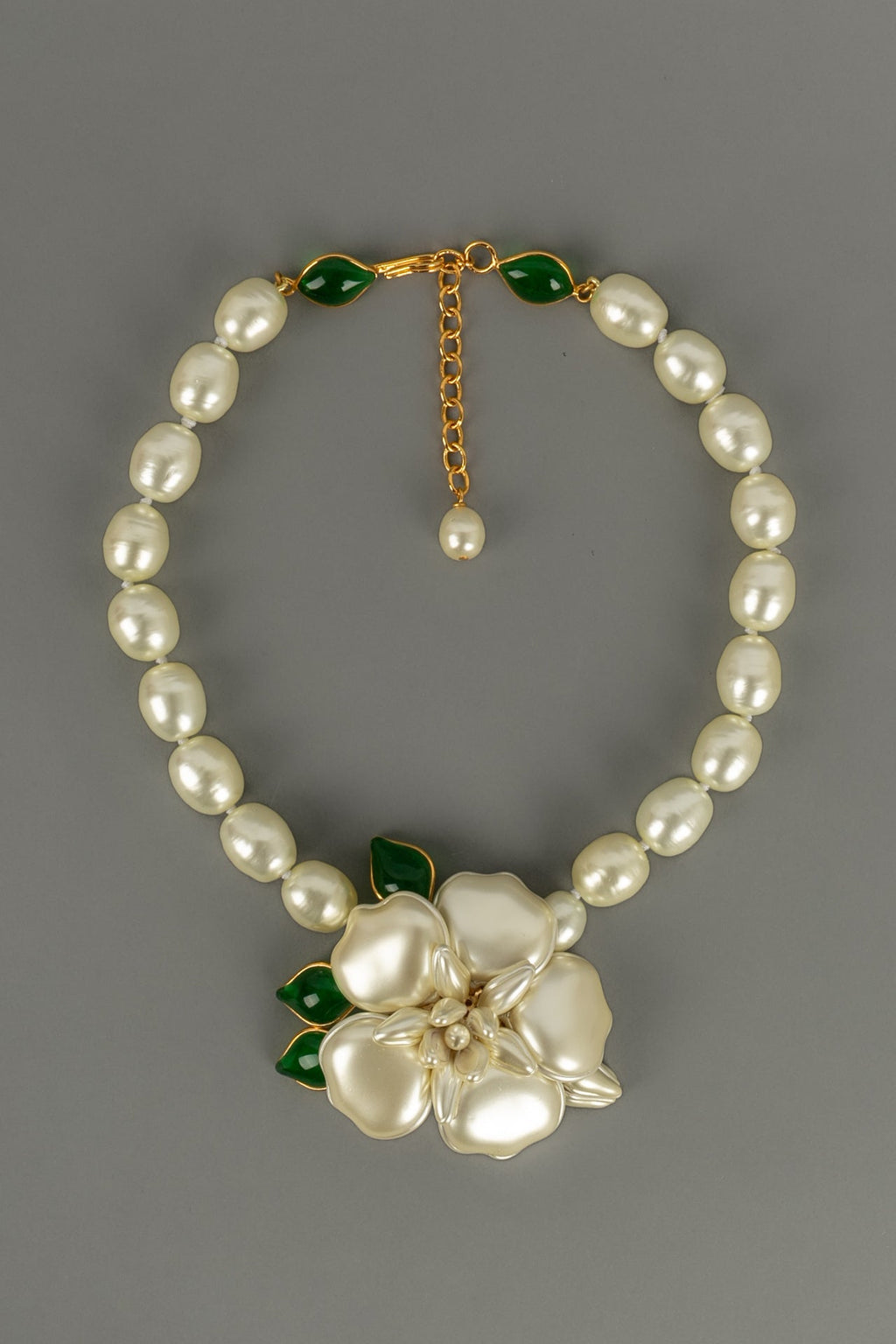 Collier Augustine