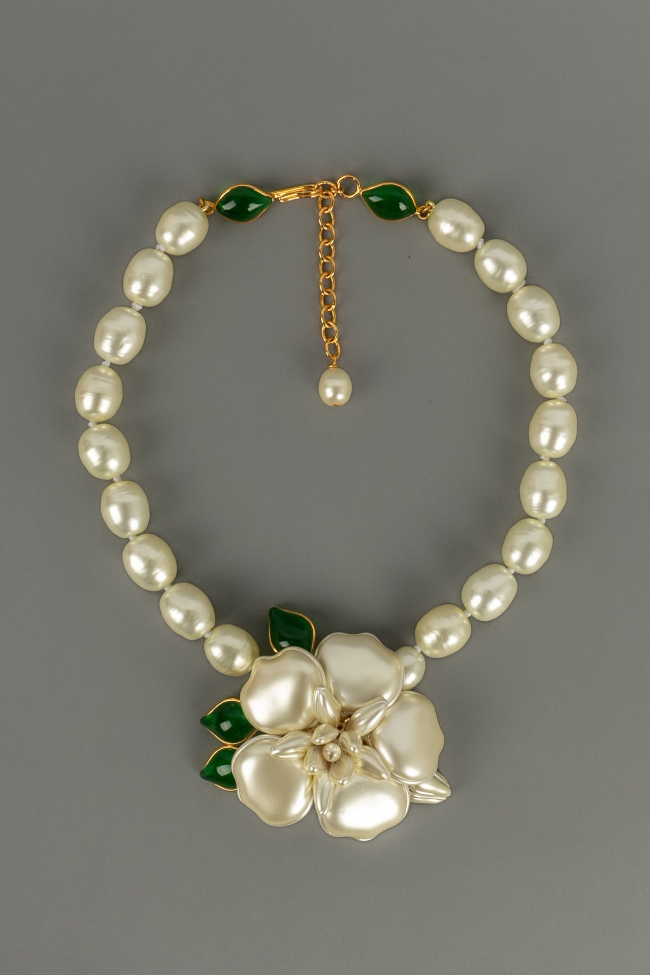 Collier Augustine