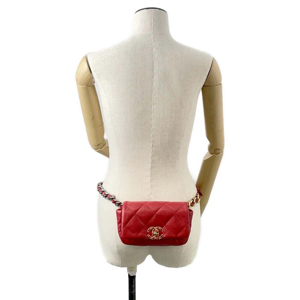 CHANEL CHANEL19 Belt Bag RedAS1163 Lambskin