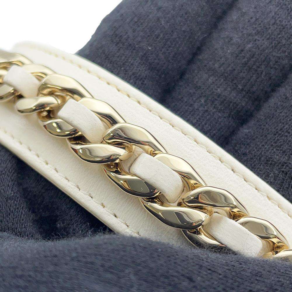 CHANEL CHANEL19 Matelasse ChainShoulder Bag White Lambskin