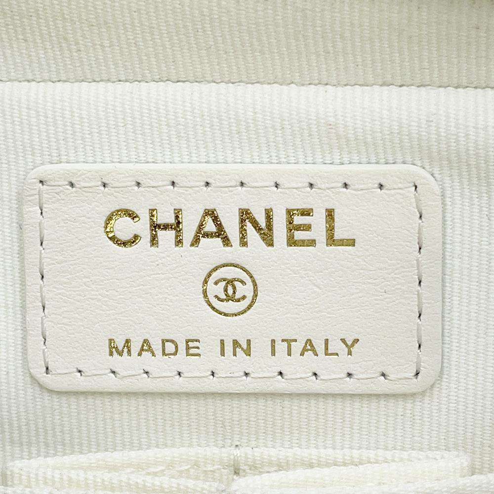 CHANEL CHANEL19 Matelasse ChainShoulder Bag White Lambskin